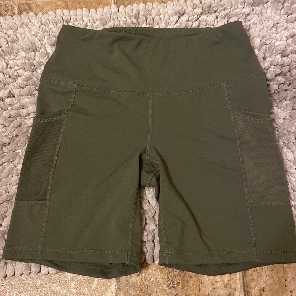 Reebok spandex biker shorts with pockets size small, tactical green